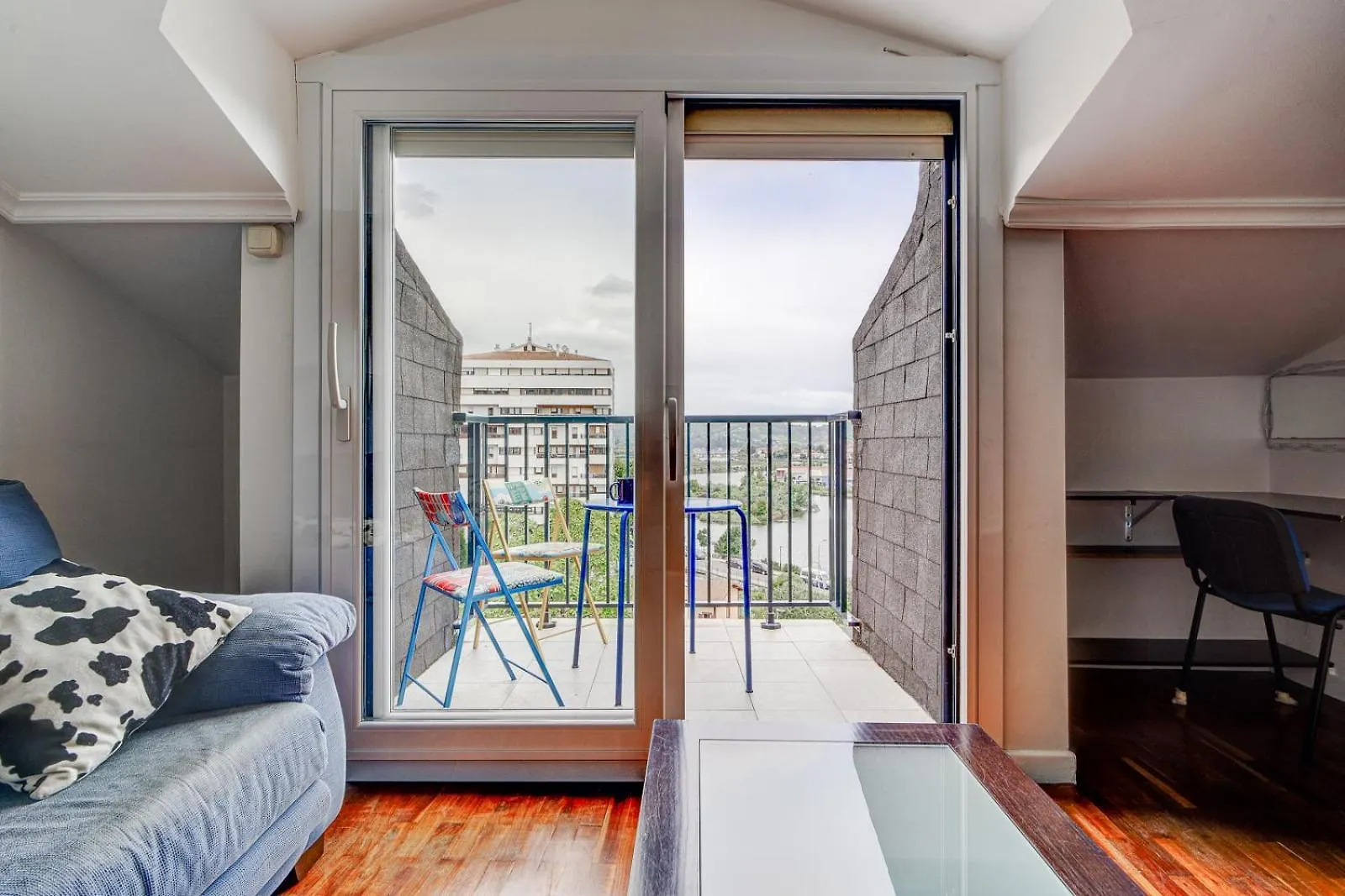 Apartamento Luminoso Atico Con Terraza, Irun, Parking, 4Pax