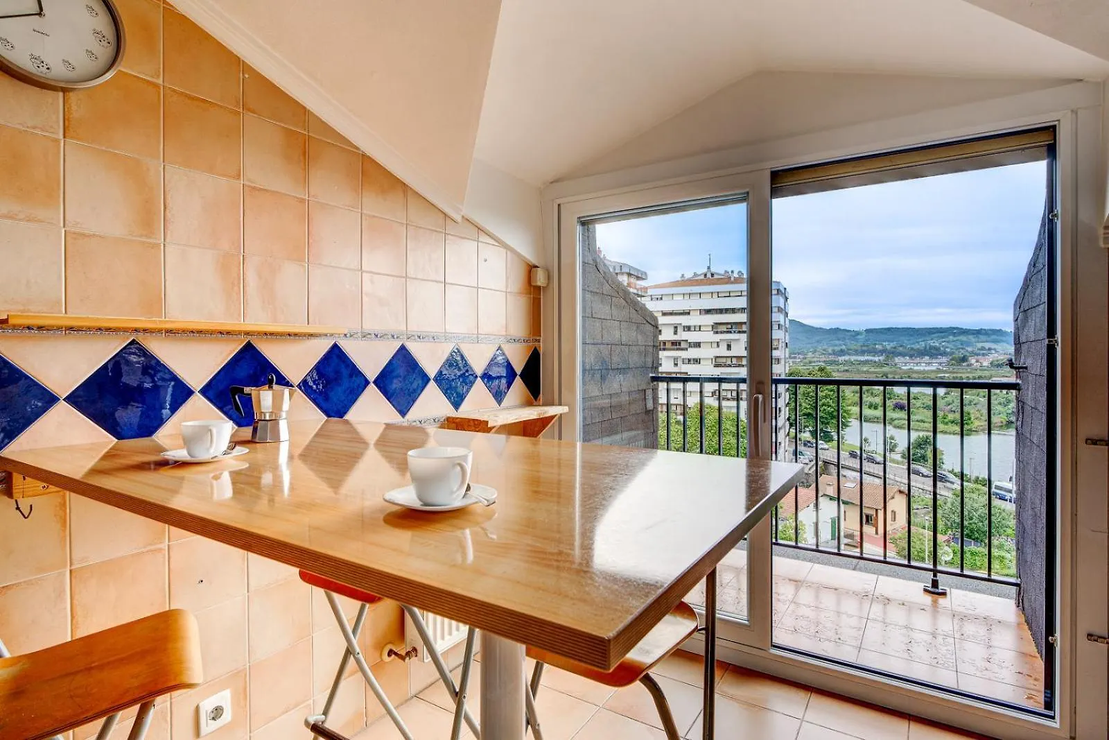 Apartamento Luminoso Atico Con Terraza, Irun, Parking, 4Pax