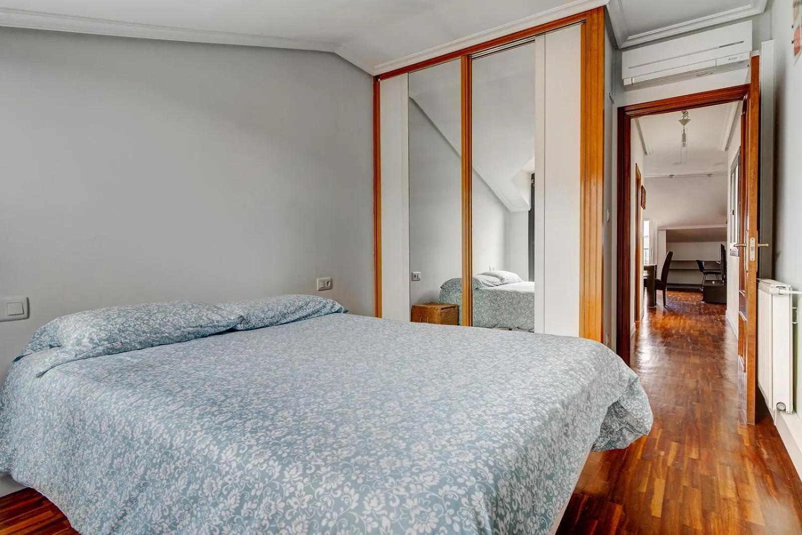 Apartamento Luminoso Atico Con Terraza, Irun, Parking, 4Pax